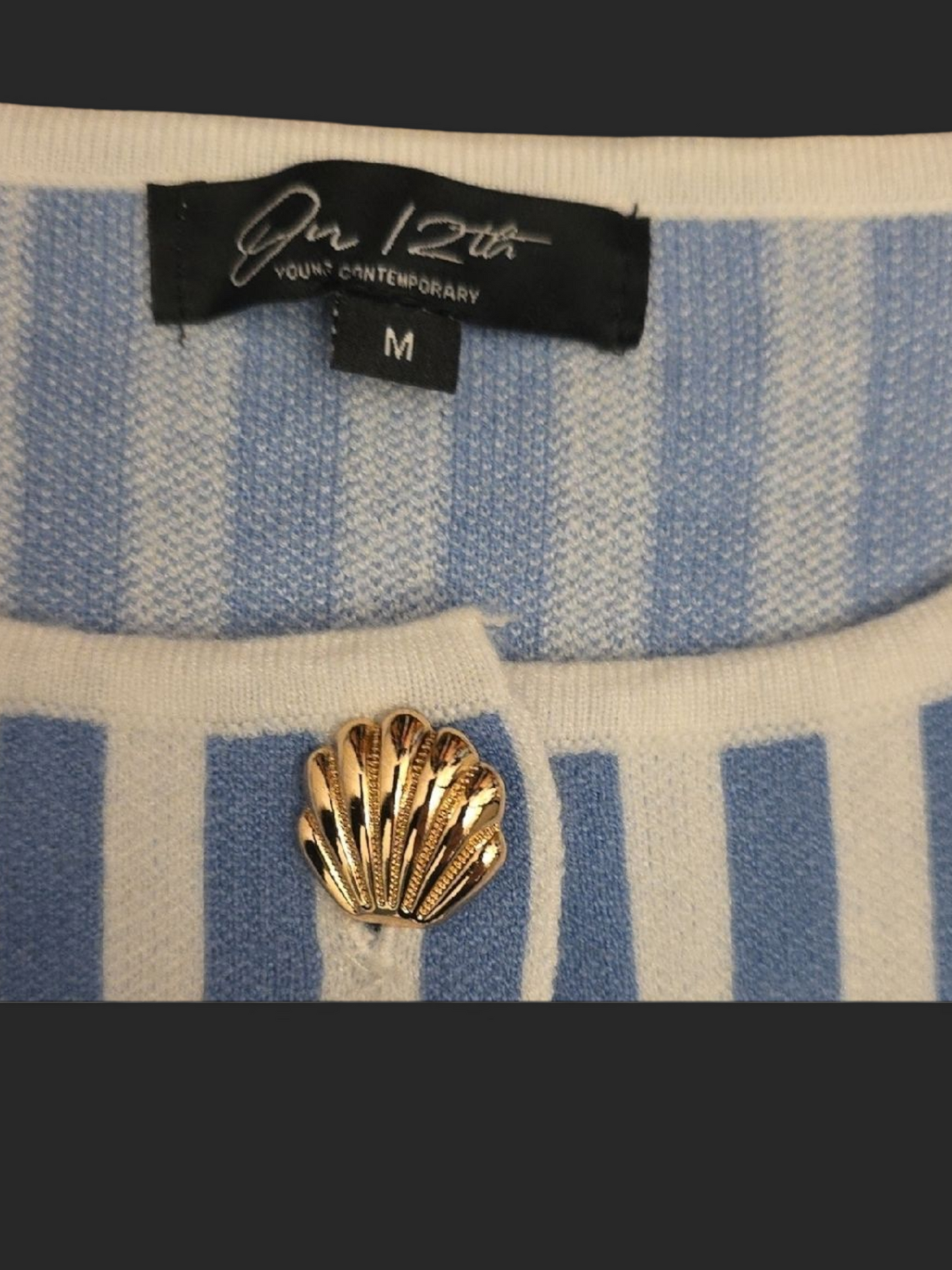 Sleeveless button down top. Size Medium